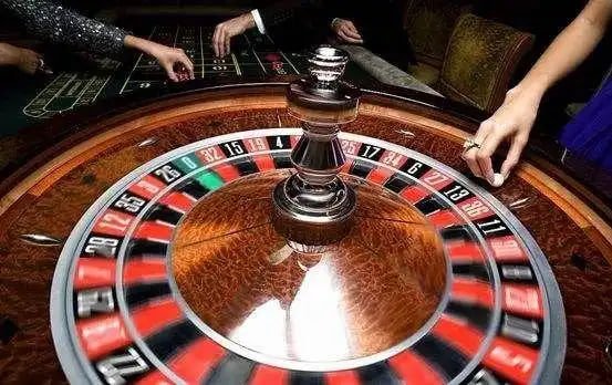 Tim mamabet bekerja di kantor pusat dengan fokus pada keamanan dan dukungan pelanggan